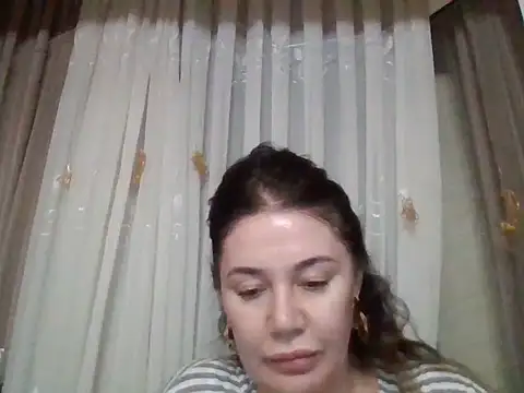 Snapshot of Lomivah chatting on 10/24/25, 04:25 Lomivah online show from 10/24/25, 04:25