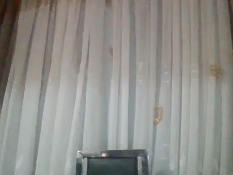 Snapshot of Lomivah chatting on 10/31/25, 04:08 Lomivah online show from 10/31/25, 04:08