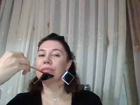 Snapshot of Lomivah chatting on 11/04/25, 05:12 Lomivah online show from 11/04/25, 05:12