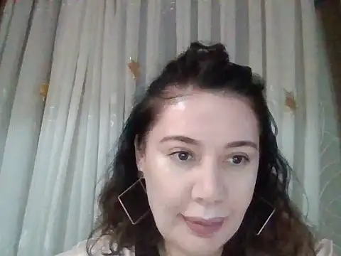 Snapshot of Lomivah chatting on 11/06/25, 04:52 Lomivah online show from 11/06/25, 04:52