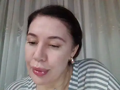 Snapshot of Lomivah chatting on 11/27/25, 08:44 Lomivah online show from 11/27/25, 08:44