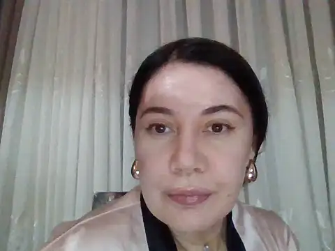 Snapshot of Lomivah chatting on 12/17/25, 05:19 Lomivah online show from 12/17/25, 05:19