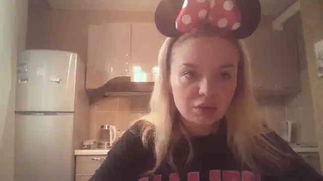 Snapshot of Mirarah chatting on 11/03/25, 06:25 Mirarah online show from 11/03/25, 06:25