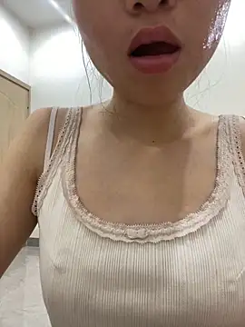 Snapshot of Bella_sexy98 chatting on 10/29/25, 03:47 Bella sexy98 online show from 10/29/25, 03:47