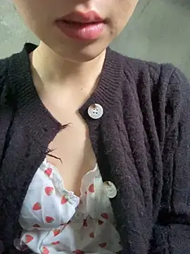 Snapshot of Bella_sexy98 chatting on 11/19/25, 04:12 Bella sexy98 online show from 11/19/25, 04:12