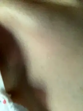 Snapshot of Bella_sexy98 chatting on 11/25/25, 04:01 Bella sexy98 online show from 11/25/25, 04:01