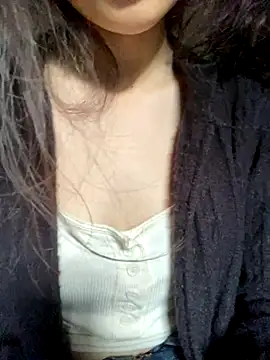 Snapshot of Bella_sexy98 chatting on 12/15/25, 03:00 Bella sexy98 online show from 12/15/25, 03:00