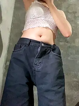 Snapshot of Bella_sexy98 chatting on 12/18/25, 03:12 Bella sexy98 online show from 12/18/25, 03:12