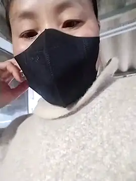 Snapshot of Emmyly_123 chatting on 02/05/26, 12:04 Emmyly 123 online show from 02/05/26, 12:04