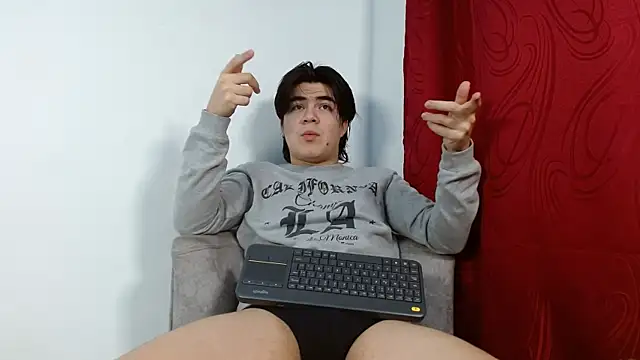 Snapshot of noah_voss chatting on 10/02/25, 11:39 noah voss online show from 10/02/25, 11:39