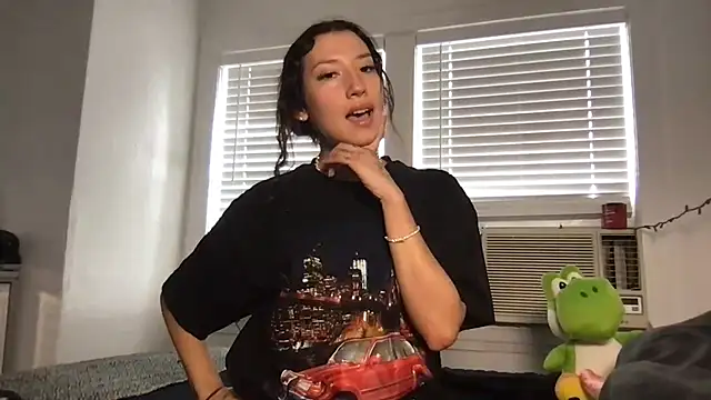 yoursweetestlilly online show from 04/01/26, 04:15