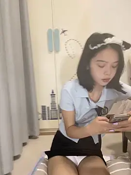 qiqi x online show from 09/18/25, 01:24