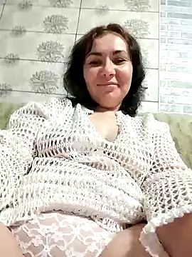 Snapshot of Mia24Blove chatting on 10/18/25, 07:47 Mia24Blove online show from 10/18/25, 07:47