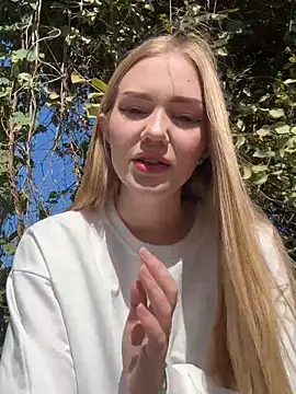 MilaMoone online show from 09/22/25, 10:06