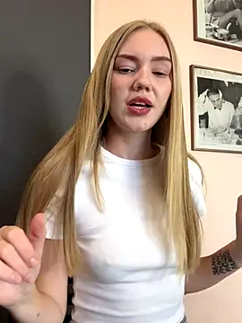 MilaMoone online show from 09/30/25, 11:48