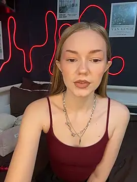 MilaMoone online show from 02/15/26, 11:08