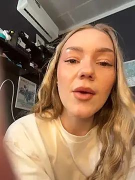 MilaMoone online show from 03/15/26, 11:05