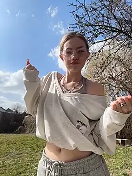 MilaMoone online show from 03/18/26, 10:40