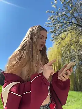 MilaMoone online show from 04/06/26, 11:00