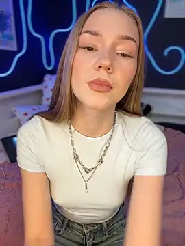 Snapshot of MilaMoone chatting on 04/20/26, 11:13 MilaMoone online show from 04/20/26, 11:13