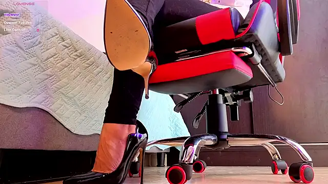 Snapshot of heylovelygirl chatting on 02/17/26, 02:57 heylovelygirl online show from 02/17/26, 02:57