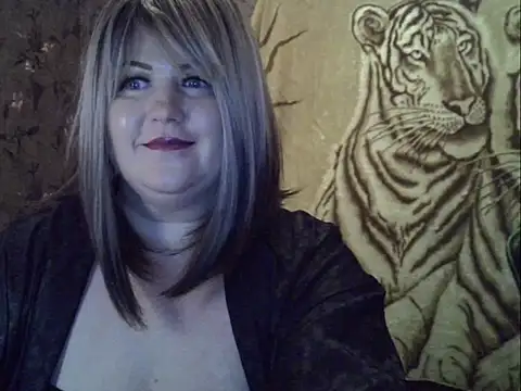 YuliiaSan online show from 12/18/25, 05:57