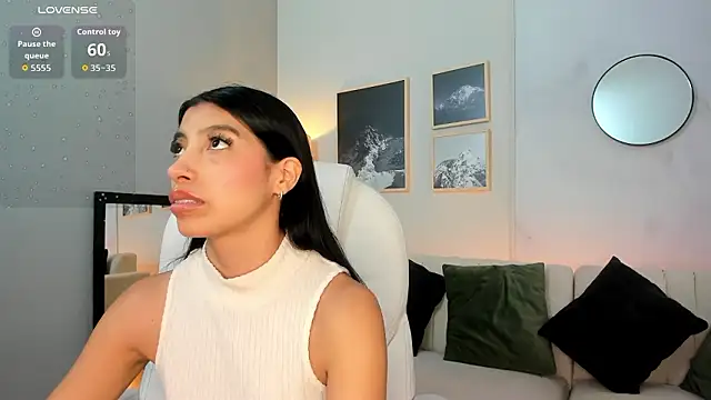 Tiffany Low online show from 02/01/26, 01:53