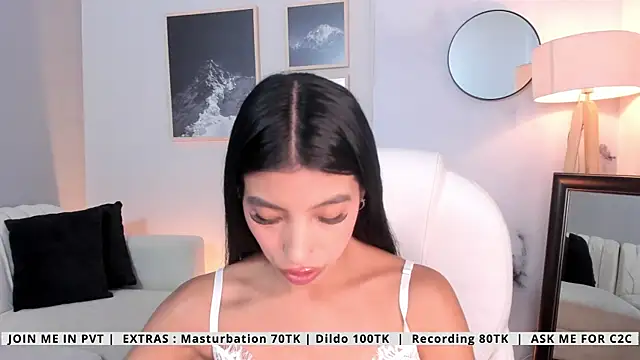 Snapshot of Tiffany_Low chatting on 05/06/26, 04:23 Tiffany Low online show from 05/06/26, 04:23
