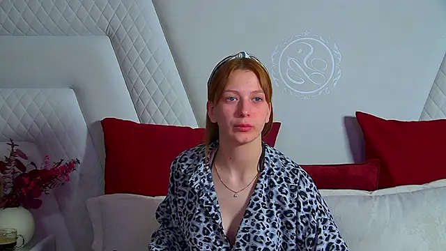 BeatriceBinoche online show from 11/17/25, 06:46