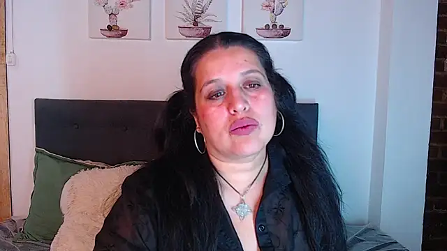 Snapshot of Andrea_secret_ chatting on 10/23/25, 02:16 Andrea secret  online show from 10/23/25, 02:16
