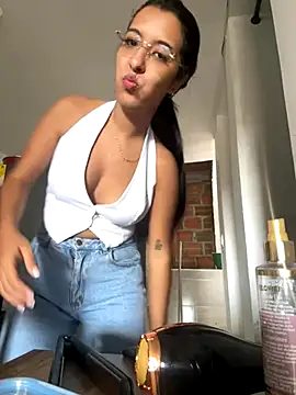 Valerygomez02 online show from 10/17/25, 07:16