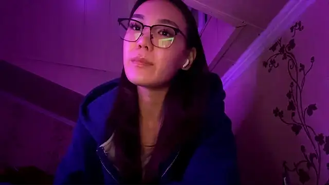 Snapshot of marry_dreams chatting on 10/18/25, 02:29 marry dreams online show from 10/18/25, 02:29