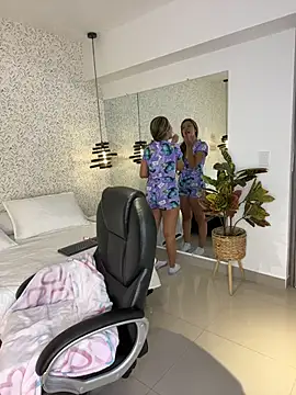 Snapshot of EMILIIA_RICHTER__ chatting on 11/09/25, 12:03 EMILIIA RICHTER online show from 11/09/25, 12:03