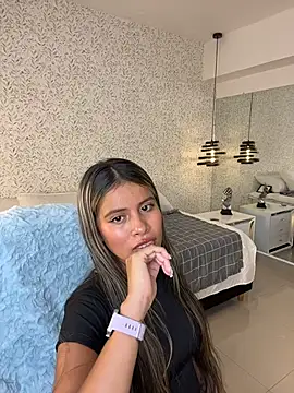 Snapshot of EMILIIA_RICHTER__ chatting on 11/21/25, 07:34 EMILIIA RICHTER online show from 11/21/25, 07:34