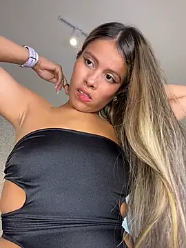 Snapshot of EMILIIA_RICHTER__ chatting on 12/04/25, 07:44 EMILIIA RICHTER online show from 12/04/25, 07:44