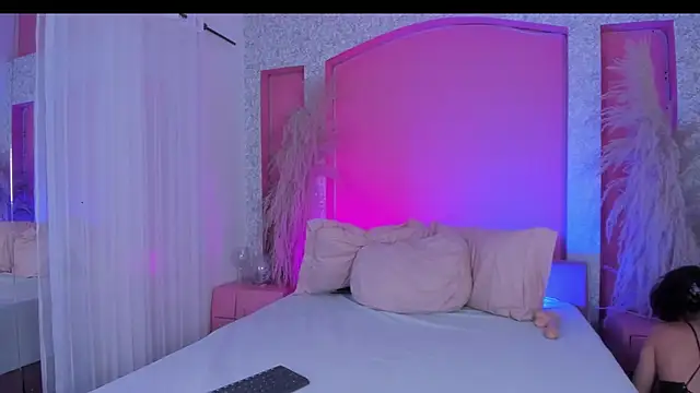 Peytonn Monroe online show from 12/15/25, 08:02