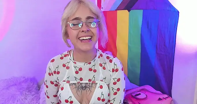 NekoWaifu online show from 10/01/25, 12:44