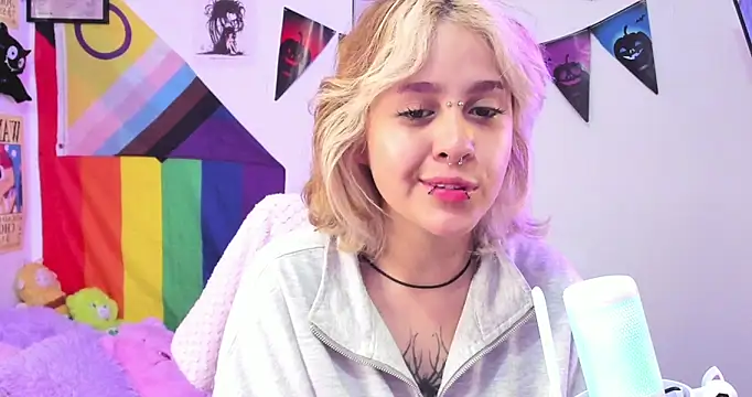 NekoWaifu online show from 10/18/25, 01:23