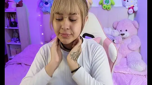 NekoWaifu online show from 04/09/26, 01:38