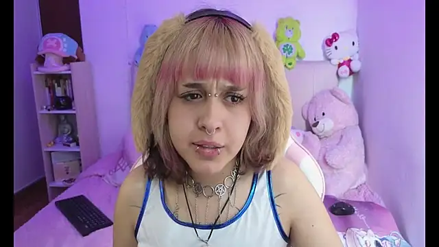 NekoWaifu online show from 04/12/26, 01:49