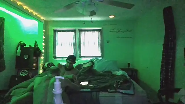 Snapshot of versatilevortex chatting on 02/04/26, 12:22 versatilevortex online show from 02/04/26, 12:22