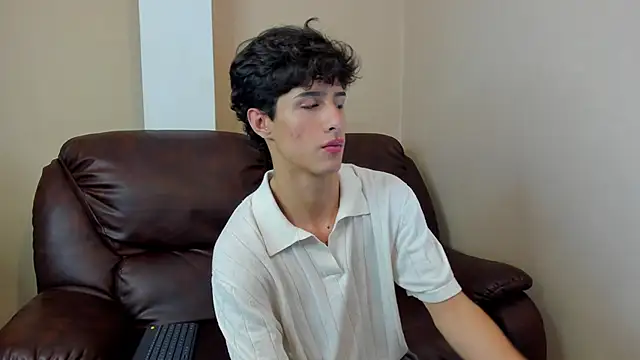 Xam Collen online show from 12/17/25, 02:34