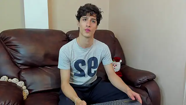 Xam Collen online show from 12/18/25, 03:51