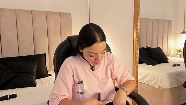 Megan-8 online show from 04/10/26, 11:04