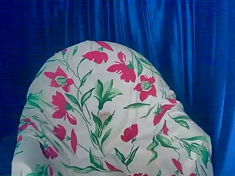 Snapshot of Sangeetha5 chatting on 10/15/25, 05:02 Sangeetha5 online show from 10/15/25, 05:02