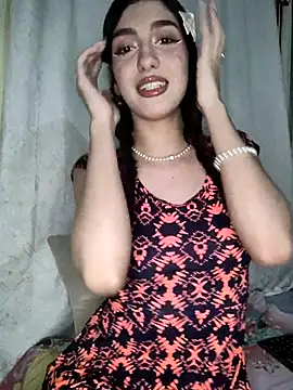 Snapshot of Emily-hottson chatting on 10/11/25, 05:28 Emily-hottson online show from 10/11/25, 05:28