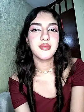 Snapshot of Emily-hottson chatting on 10/20/25, 05:19 Emily-hottson online show from 10/20/25, 05:19