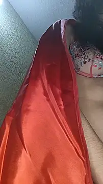 Snapshot of Emily-hottson chatting on 11/02/25, 04:59 Emily-hottson online show from 11/02/25, 04:59