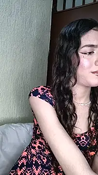 Snapshot of Emily-hottson chatting on 11/15/25, 03:37 Emily-hottson online show from 11/15/25, 03:37