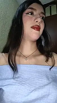 Snapshot of Emily-hottson chatting on 01/08/26, 05:32 Emily-hottson online show from 01/08/26, 05:32